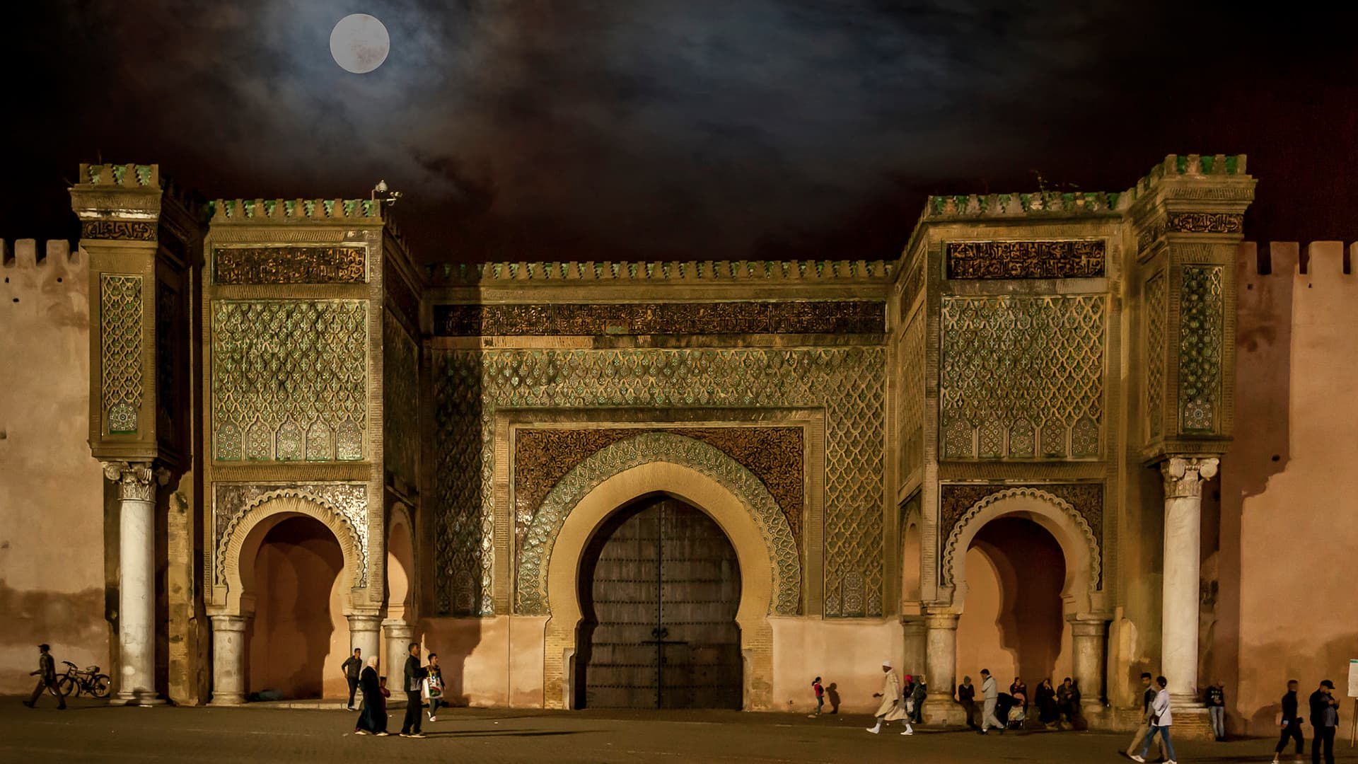 Two King cities of Morocco are Fez and Maknes